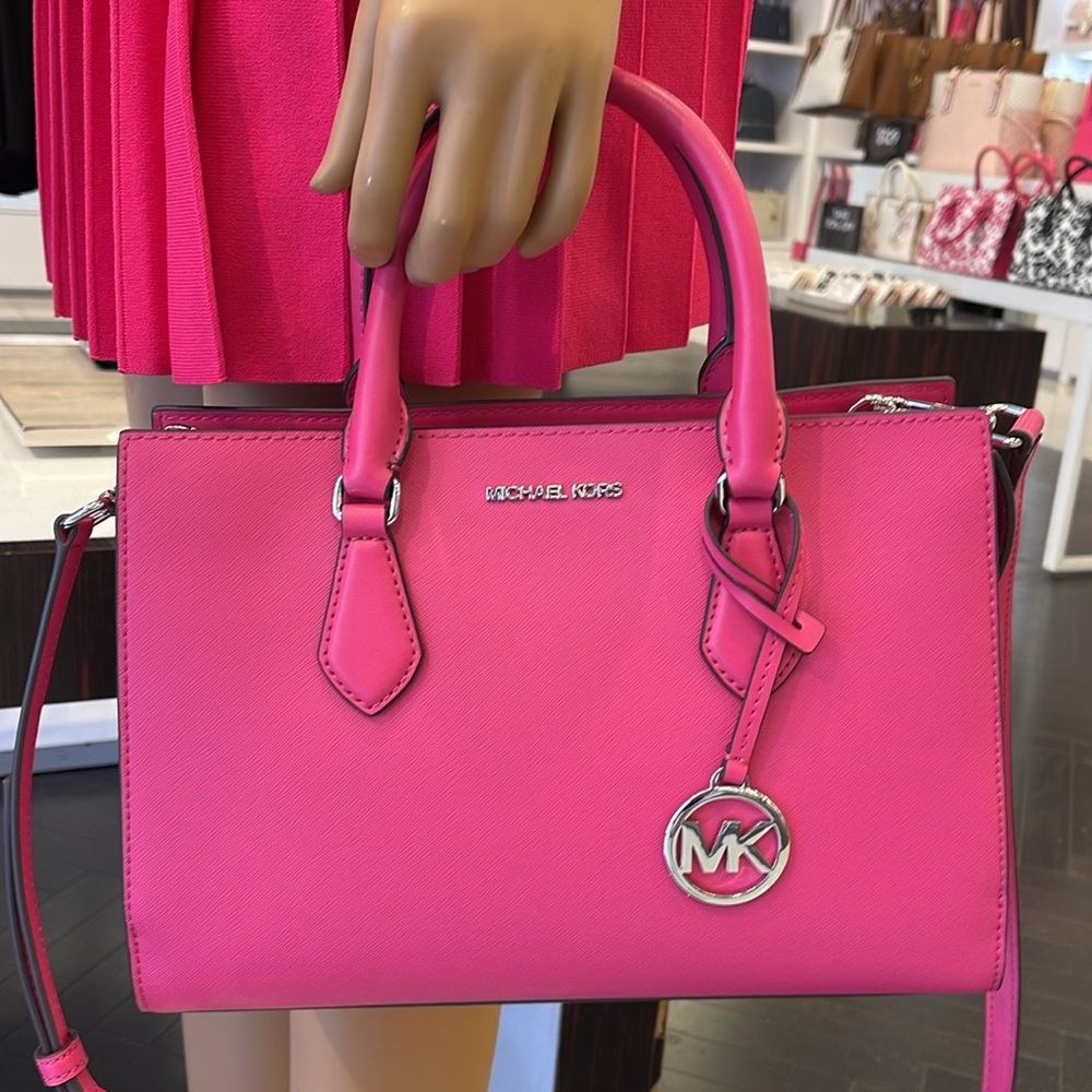 Michael Kors Sheila Medium Satchel
Dragonfruit
NWT - Picture 11 of 16